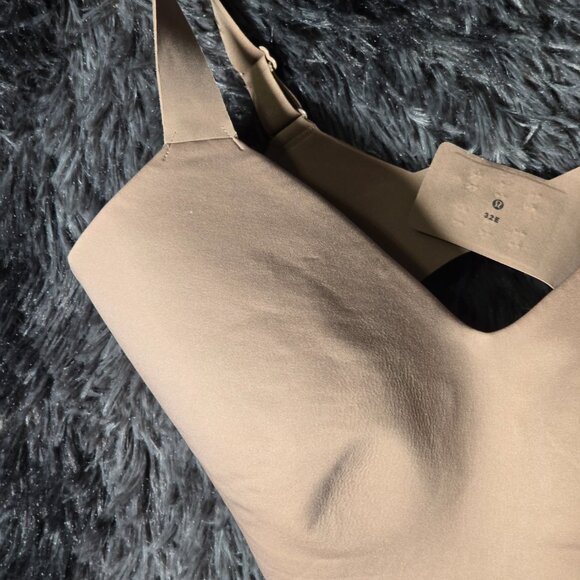 Lululemon seamless support bra in a neutral nude beige tone - Picture 2 of 6